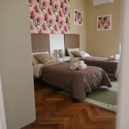 Accademia Apartment *